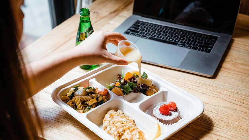 在 Eaton Club 享用健康商務外賣午餐